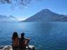 Admirando a beleza da laguna Atitlán e de seus vulcões, em San Marcos La Laguna, na Guatemala